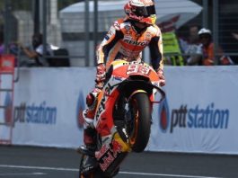 Marc Marquez potong di selekoh terakhir, untuk menang MotoGP di Buriram, Thailand.