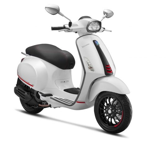Vespa Sprint Carbon baharu yang lebih sporti dengan pilihan 2 warna