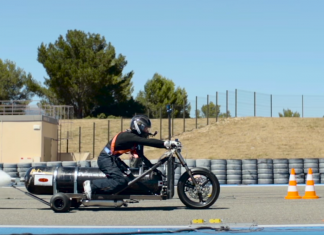 Motosikal berkuasa air ini boleh meluncur seperti roket