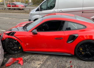Porsche 911 GT2 RS yang dipandu uji ini terlibat kemalangan