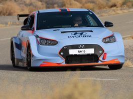 Hyundai RM19 ialah jentera lumba hatchback berenjin tengah