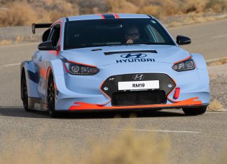 Hyundai RM19 ialah jentera lumba hatchback berenjin tengah