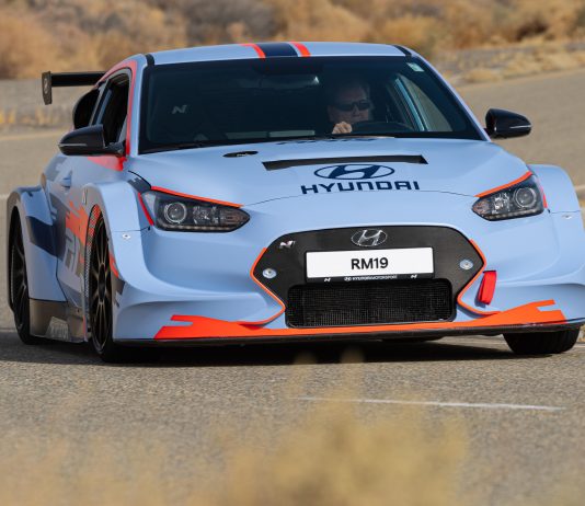 Hyundai RM19 ialah jentera lumba hatchback berenjin tengah