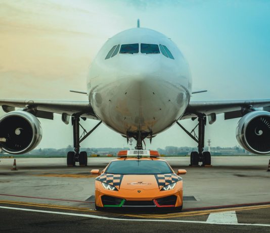 Lapangan terbang di Itali ini gunakan Lamborghini Huracan LP 580-2 untuk kereta Follow-Me