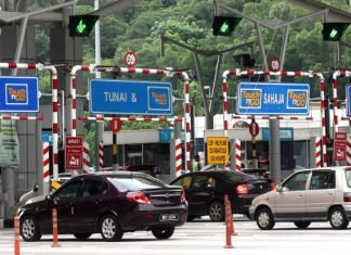 Pelaksanaan kutipan tol menggunakan teknologi radio frequency identification (RFID)