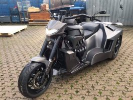 Kombinasi antara motosikal dan kereta dari Boss Hoss