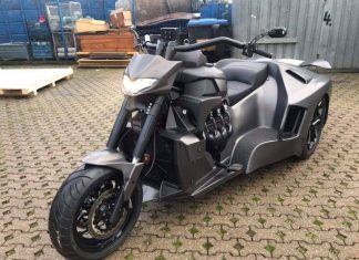 Kombinasi antara motosikal dan kereta dari Boss Hoss