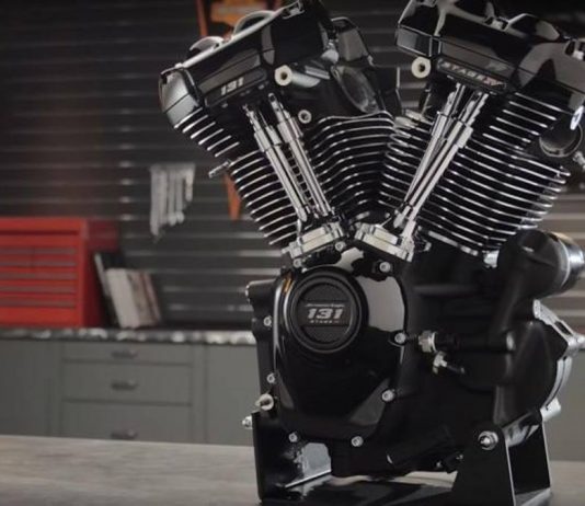 Harley-Davidson lancar The Screamin Eagle 131 Crate, enjin terbesar dalam sejarah, 2,147cc!