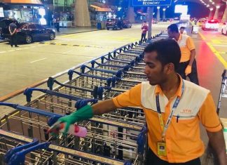 “Kuman pergilah kau” Pekerja lapangan terbang bertungkus-lumus lakukan pembersihan