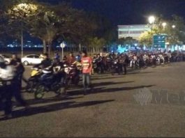 Tolak motor beramai-ramai di Butterworth