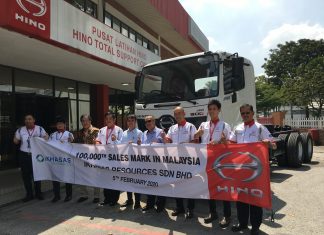Hino rai penyerahan trak ke-100,000