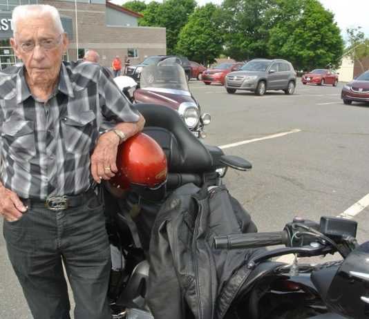 Lelaki berusia 100 tahun masih boleh menunggang motosikal jarak jauh, apa rahsianya?