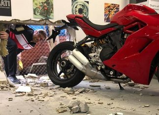Pencuri tebuk dinding untuk curi Ducati Panigale V4 R