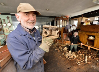 Puluhan alat ganti motosikal berusia 100 tahun ditemui di kedai antik dan perabot
