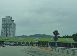 Polis nafi laluan di Plaza Tol Duta arah Utara ditutup