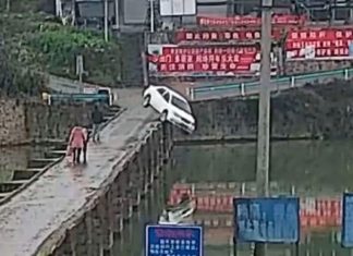 Kereta terjunam ke dalam sungai selepas 10 minit lulus ujian memandu