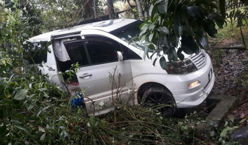 Tidak berhenti di sekatan jalan raya