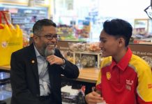 Ambil ‘result’ SPM 5A pakai baju Shell, remaja terima kunjungan bos Shell!