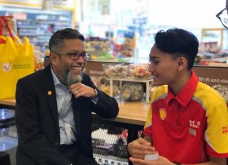 Ambil ‘result’ SPM 5A pakai baju Shell, remaja terima kunjungan bos Shell!