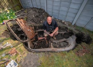 Covid-19: Misteri Ford Popular 103e ditemui tertanam di belakang rumah Ford Popular 103e