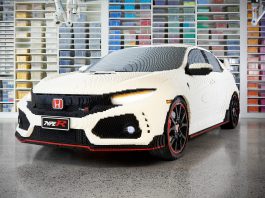 Replika Honda Civic Type-R yang dibuat dari 320,000 kepingan Lego