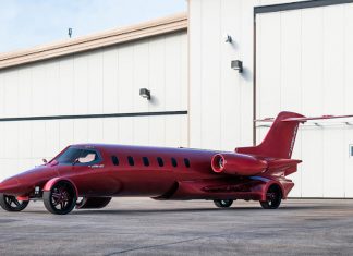 Limousin pelik bentuk jet ini sah dipandu di jalan raya dan sedia untuk dijual