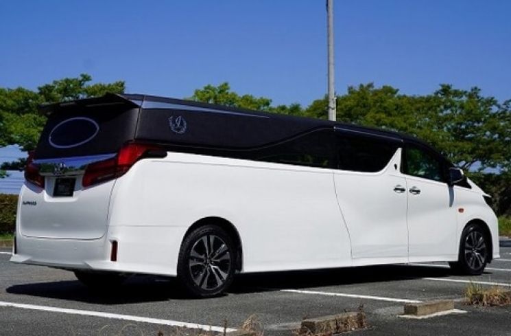 Toyota Alphard yang dijadikan kereta jenazah  Motoqar