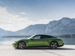 Bukan satu, tapi dua anugerah Car of the Year untuk Porsche Taycan