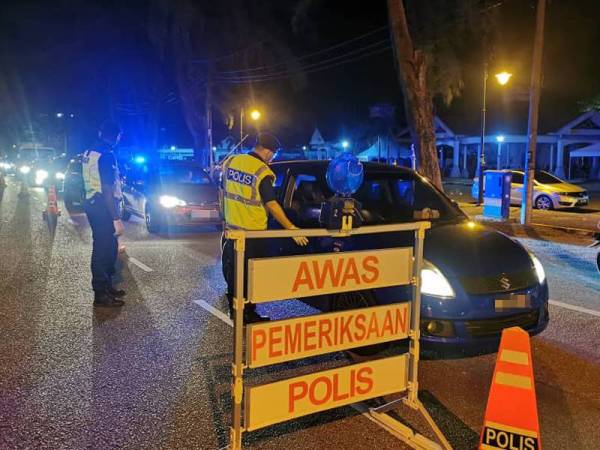 Polis bil elektrik air 