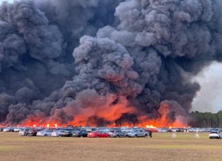 3,500 buah kereta sewa terbakar dalam kebakaran di lapangan terbang Florida