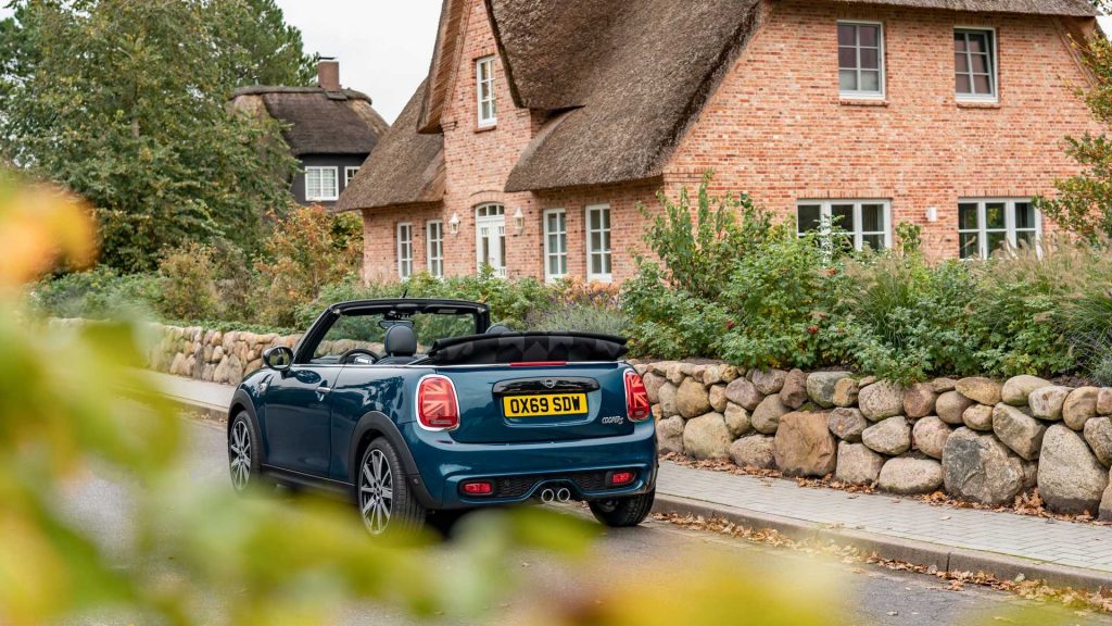 MINI Convertible Sidewalk