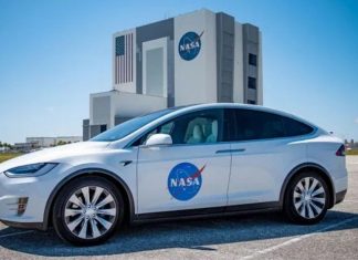 Tesla Model X bakal jadi kenderaan untuk angkasawan sebelum berlepas
