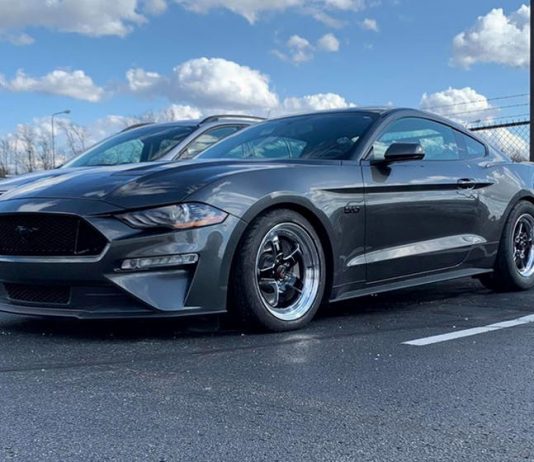 Ekzos Ford Mustang GT terlalu bising, jiran sumbat span
