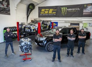 Nissan Navara-R ini ialah sebuah trak pikap dengan enjin GT-R