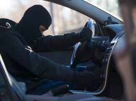 Pencuri terperangkap dalam kereta Tesla yang dikunci dari jarak jauh