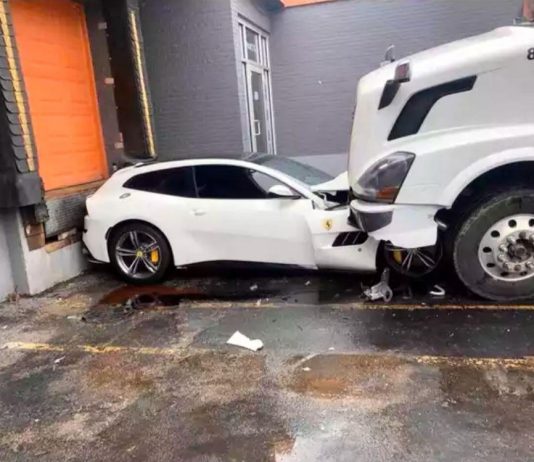 Tidak berpuas hati, pemandu lori nekad rempuh Ferrari milik bosnya