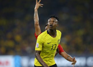 Kini giliran Mohamadou Sumareh pula tayang kereta dia. Mercedes… !