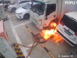 Sebuah kereta elektrik di China terbakar ketika sedang dicas