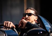 Zlatan Ibrahimovic dilihat pandu sebuah Ferrari Monza SP2