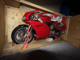 Ducati 996 R baru dijumpai selepas terbiar dalam kotak selama 20 tahun