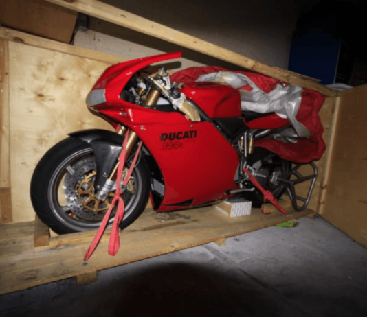 Ducati 996 R baru dijumpai selepas terbiar dalam kotak selama 20 tahun