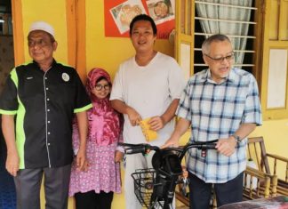 Kiosk baru dan motosikal elektrik bantu kurangkan beban Shahriman dan isteri