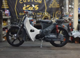 Honda C86 kustom ini seolah-olah dibawa dari zaman silam oleh mesin masa