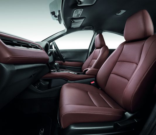 Honda HR-V RS dengan kemasan kulit coklat gelap, nampak premium habis!