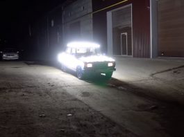 Tak cukup lampu biasa, kereta ini dipasang dengan 300 lampu LED