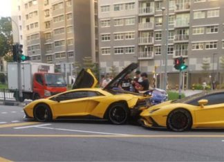 Dua Lamborghini Aventador S hampir serupa terlanggar sesama sendiri