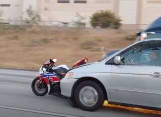 Langgar lari kemudian seret superbike sepanjang lebuh raya di California