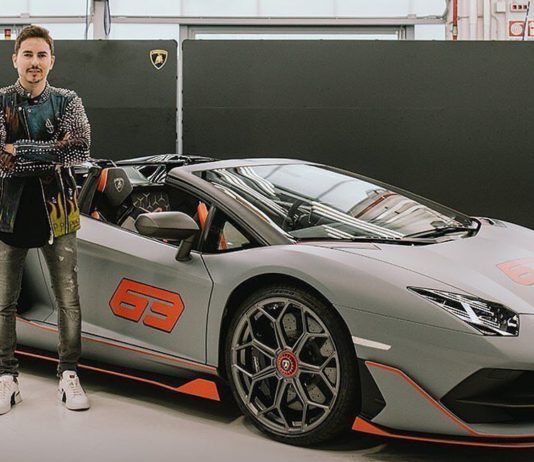 Jorge Lorenzo kini miliki Lamborghini Aventador SVJ 63 Roadster