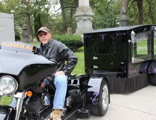 Harley-Davidson Street Glide dijadikan sebuah motosikal pembawa jenazah