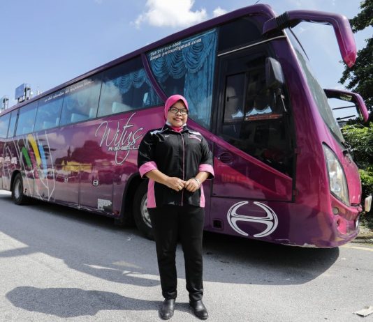Dulu jual kenderaan terpakai dan hampir muflis, kini Sheilla Tukimin miliki bas!